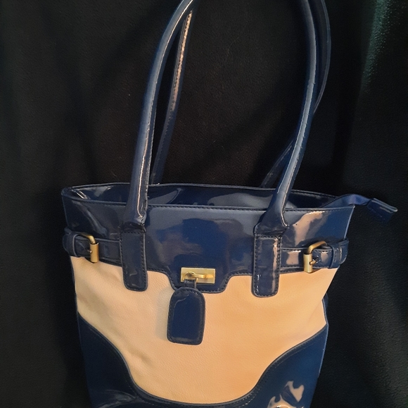 Purse - Picture 1 of 6